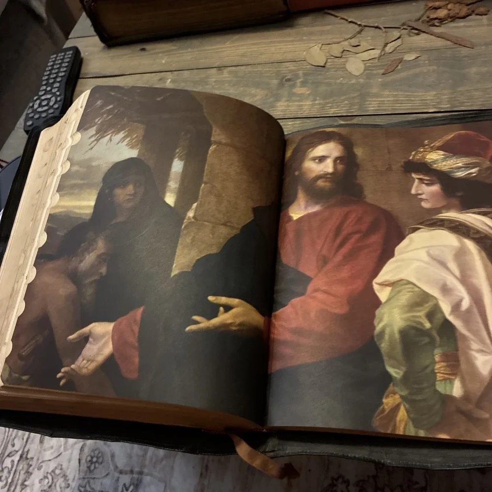 The Holy Bible: The Good Leader Bible (1946 Leather) Goodwill Distributors Large